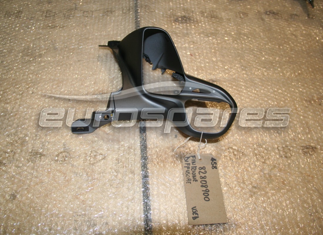 EMBELLECEDOR DE VENTILACIÓN CENTRAL RHD Ferrari USADO. NÚMERO DE PARTE 82808900 (1)