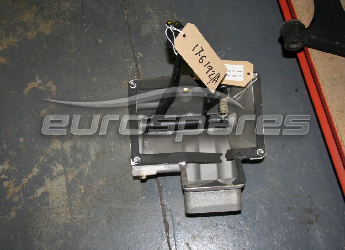 CAJA DE PEDALES Ferrari RHD F1 USADA COMPLETA. NÚMERO DE PARTE 176192A (1)