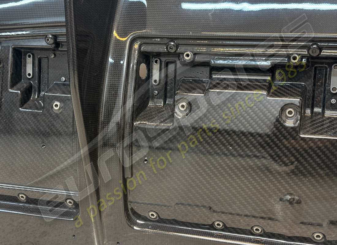 nuevo difusor de carbono ferrari. número de pieza 85916400 (2)