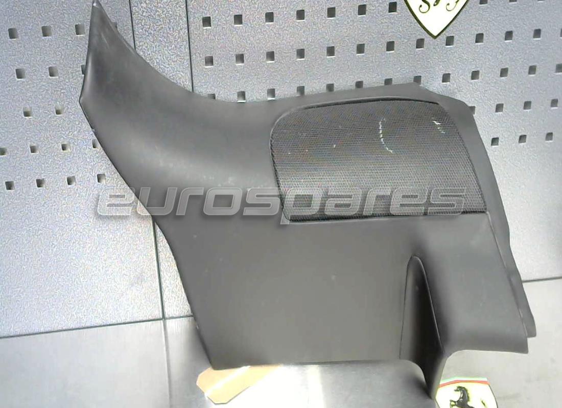 EMBELLECEDOR LATERAL INFERIOR DERECHO Ferrari USADO. NÚMERO DE PIEZA 843313.. (1)