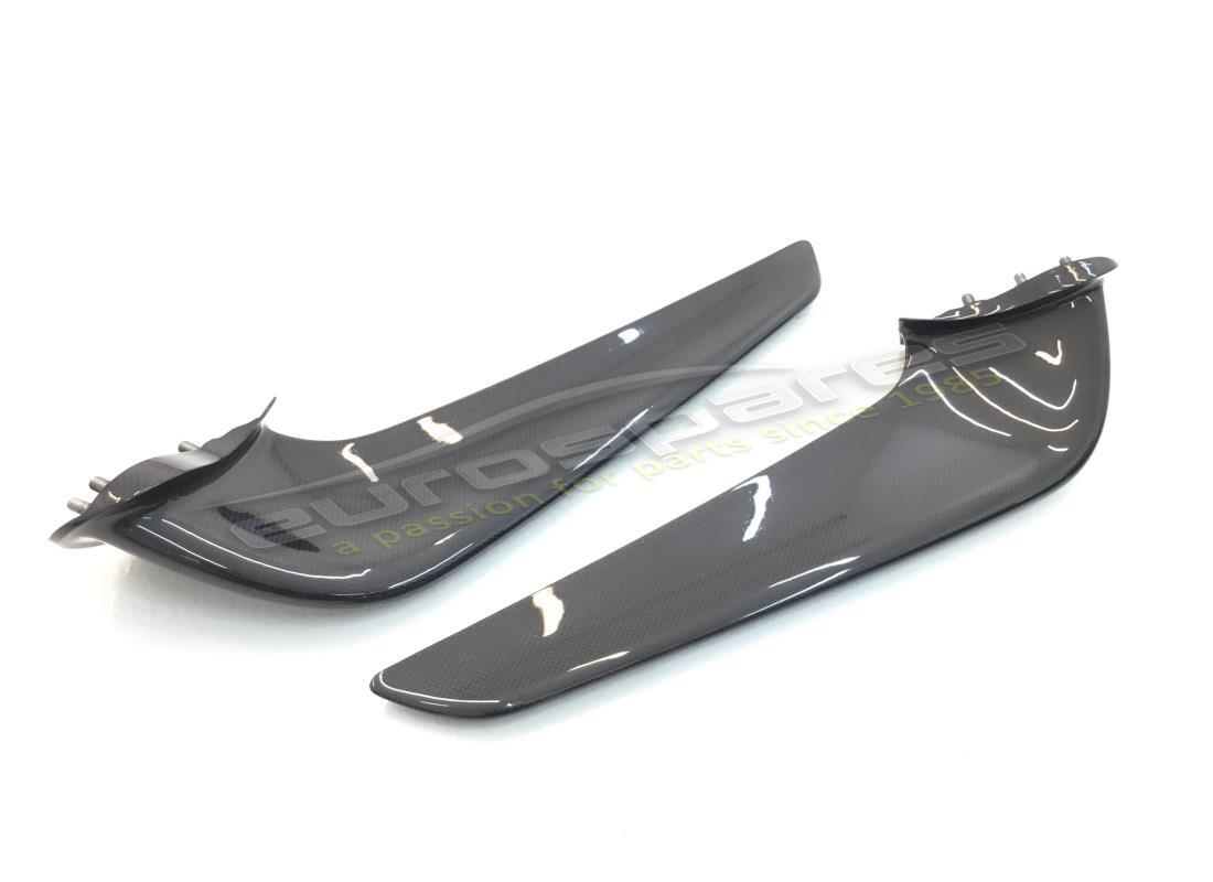 NUEVO KIT DE SPOILERS DELANTEROS FERRARI FIBRA DE CARBON. NÚMERO DE PIEZA 70001915 (2) nuevo kit de spoilers delanteros ferrari fibra de carbon. número de pieza 70001915 (2)