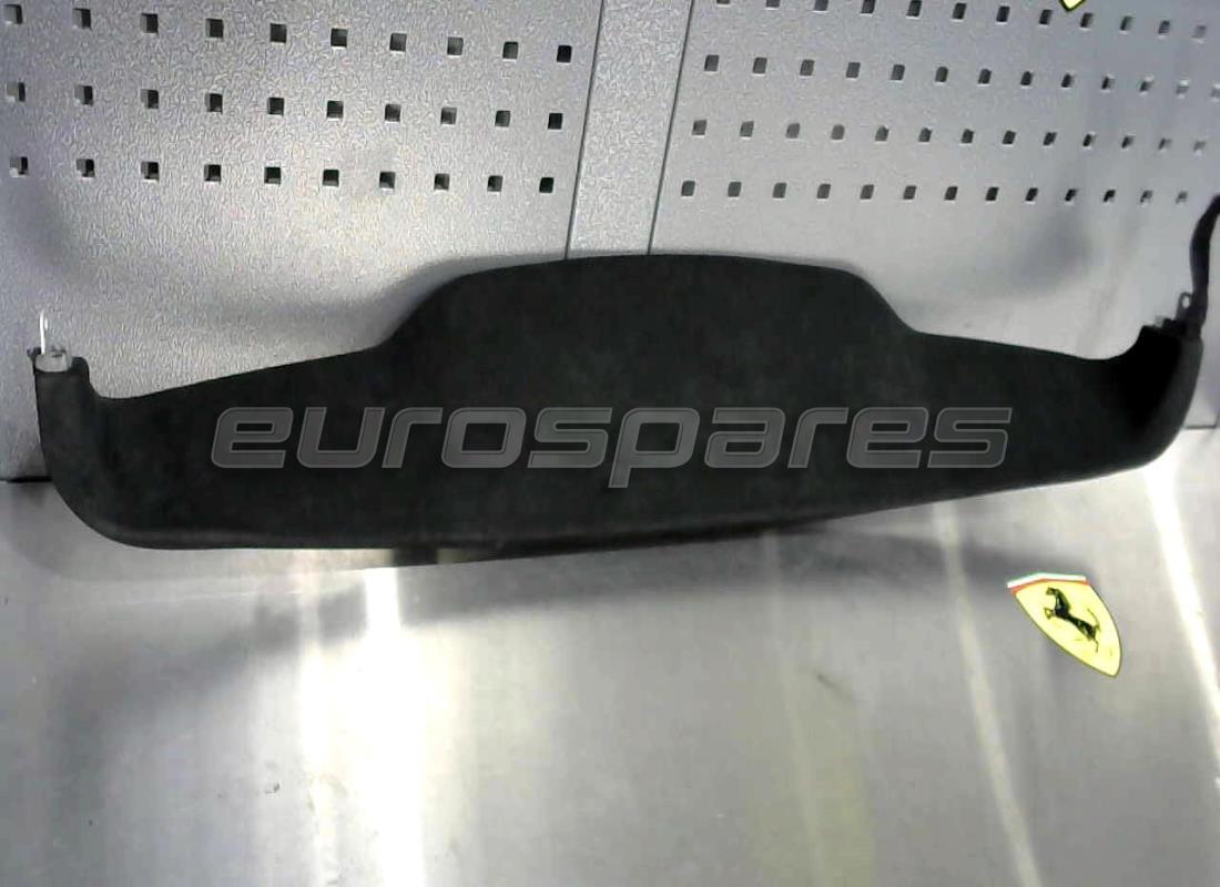 EMBELLECEDOR SUPERIOR DEL PORTON TRASERO Ferrari USADO. NÚMERO DE PARTE 82849000 (1)