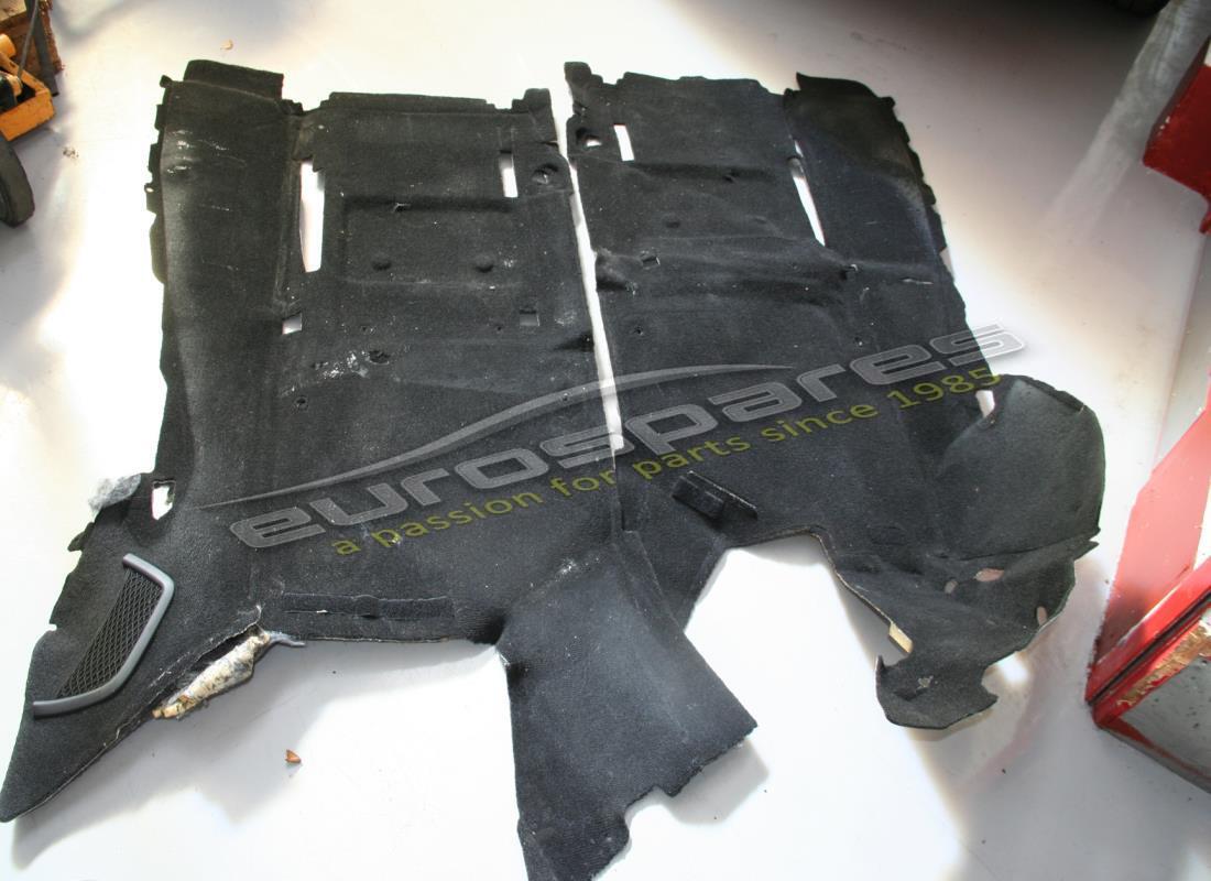 REVESTIMIENTO DE PISO Lamborghini USADO. NÚMERO DE PIEZA 4T2863109BQG8 (1)