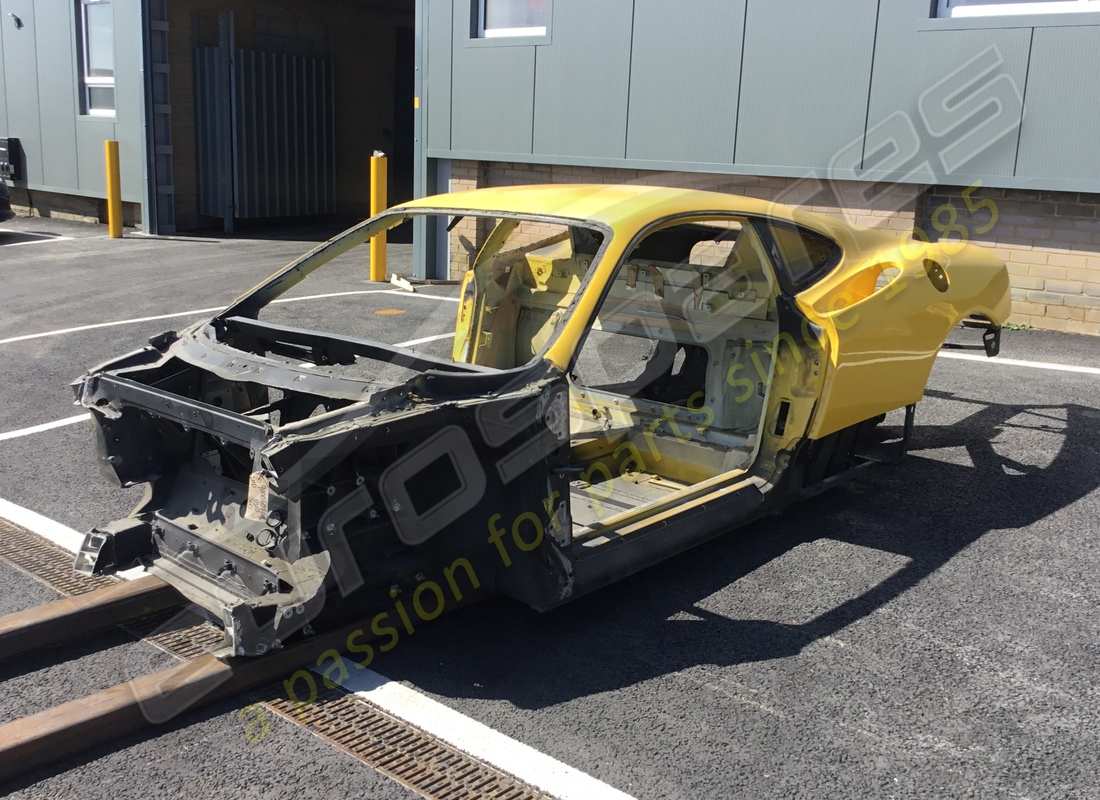 CARROCERÍA AMARILLA Ferrari LHD USADA. NÚMERO DE PARTE 900040702 (1)