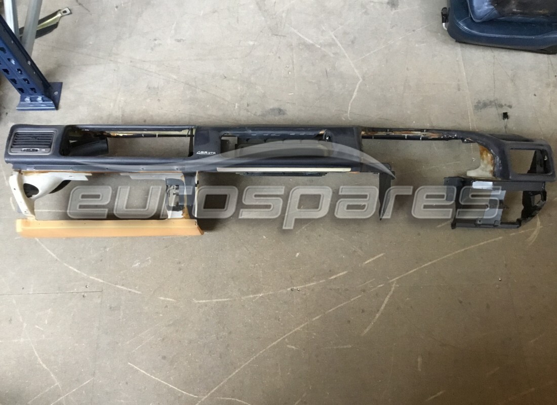 PANEL DE INSTRUMENTOS TAPIZADO Ferrari USADO. NÚMERO DE PIEZA 642479.. (1)