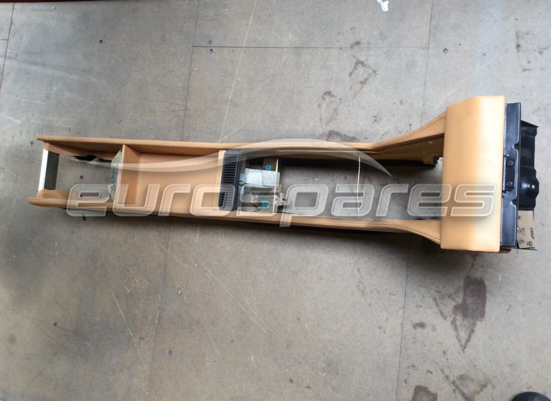 CONSOLA CENTRAL RHD Ferrari USADA EN BEIGE VM4208. NÚMERO DE PARTE 63629405 (1)