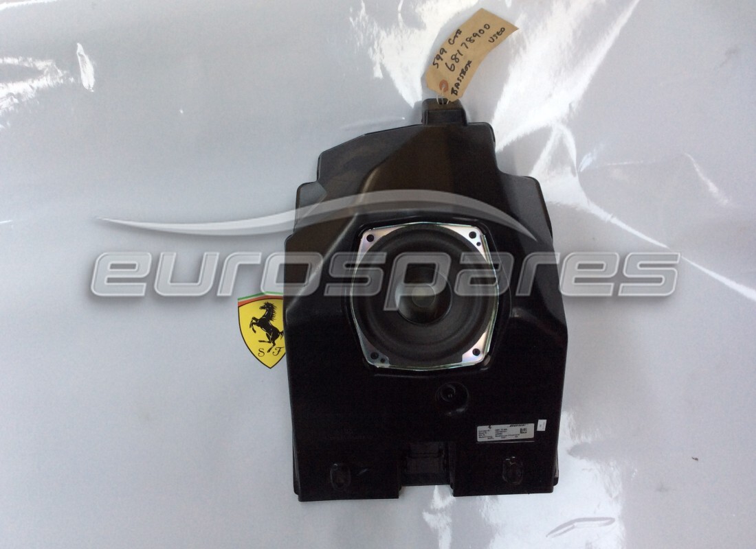 USADO Ferrari BASSBOX BOSE CON HABLA ALTA . NÚMERO DE PARTE 68178900 (1)