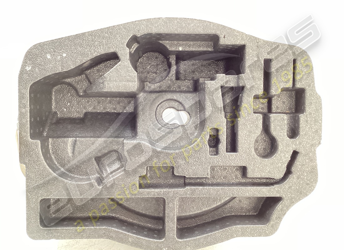 contenedor del kit de herramientas maserati usado. número de parte 670100603 (2)