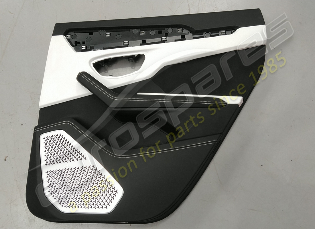 PANEL DE PUERTA Lamborghini USADO. NÚMERO DE PARTE 4ML868008001 (1)