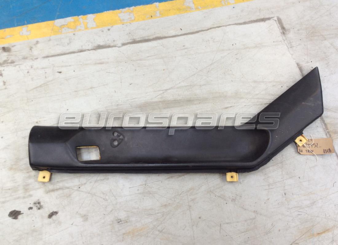 EMBELLECEDOR Ferrari USADO PARA PANEL INFERIOR DE PUERTA DERECHO. NÚMERO DE PIEZA 629952.. (1)