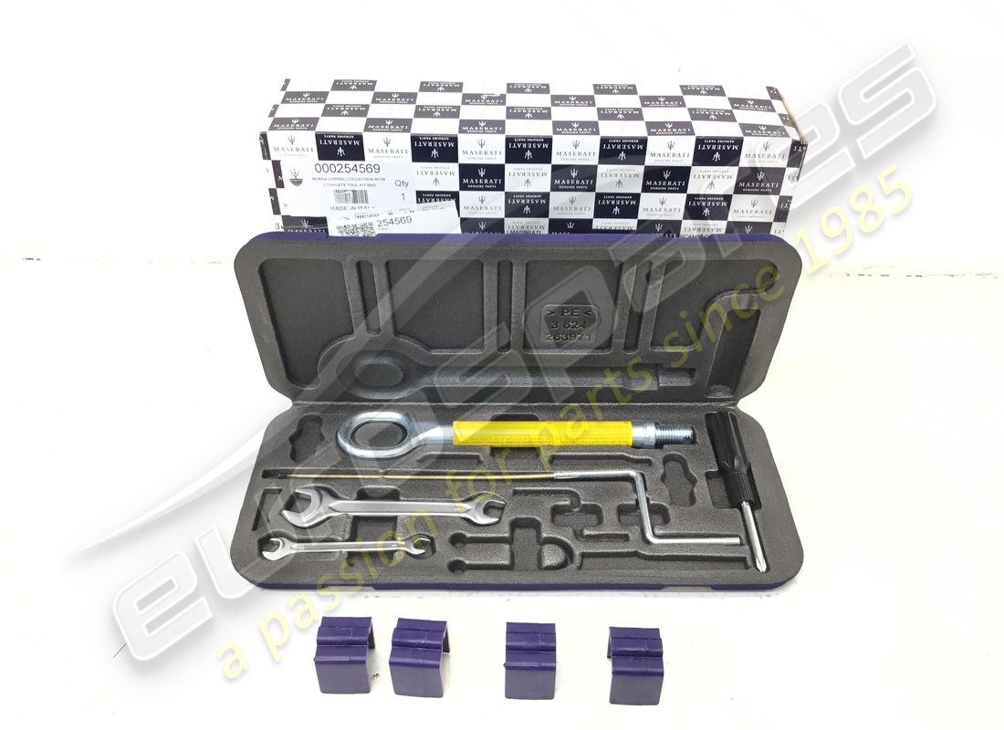 nuevo maserati kit de herramientas m1. número de parte 254569 (2)