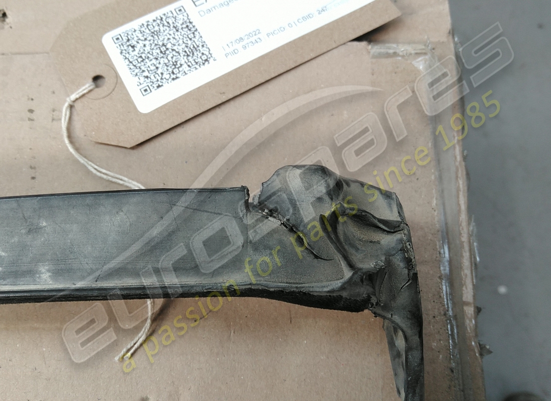 RASPADOR Y JUNTA DE LA VENTANA INTERIOR IZQUIERDA EUROSPARES DAÑADOS. NÚMERO DE PARTE EAP1374011 (2) raspador y junta de la ventana interior izquierda eurospares dañados. número de parte eap1374011 (2)