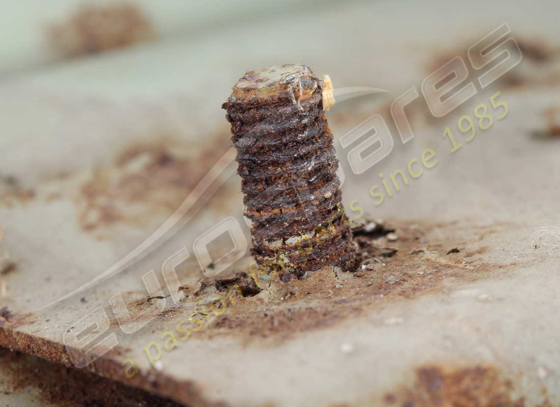 parachoques trasero ferrari usado. número de parte 40018004 (7)