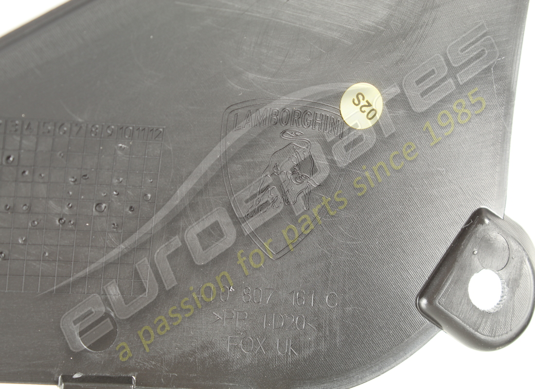 NUEVA BRIDA DE CUBIERTA DEL CONDUCTO DELANTERO DEL ELEMENTO DEL CONDUCTO DE AIRE LAMBORGHINI. NÚMERO DE PIEZA 4T0807161C (3) nueva brida de cubierta del conducto delantero del elemento del conducto de aire lamborghini. número de pieza 4t0807161c (3)