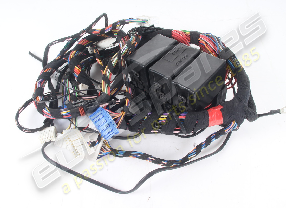 Cables de túnel trasero izquierdo usados Ferrari. Número de pieza 177914 (1) Cables de túnel trasero izquierdo usados Ferrari. Número de pieza 177914 (1)