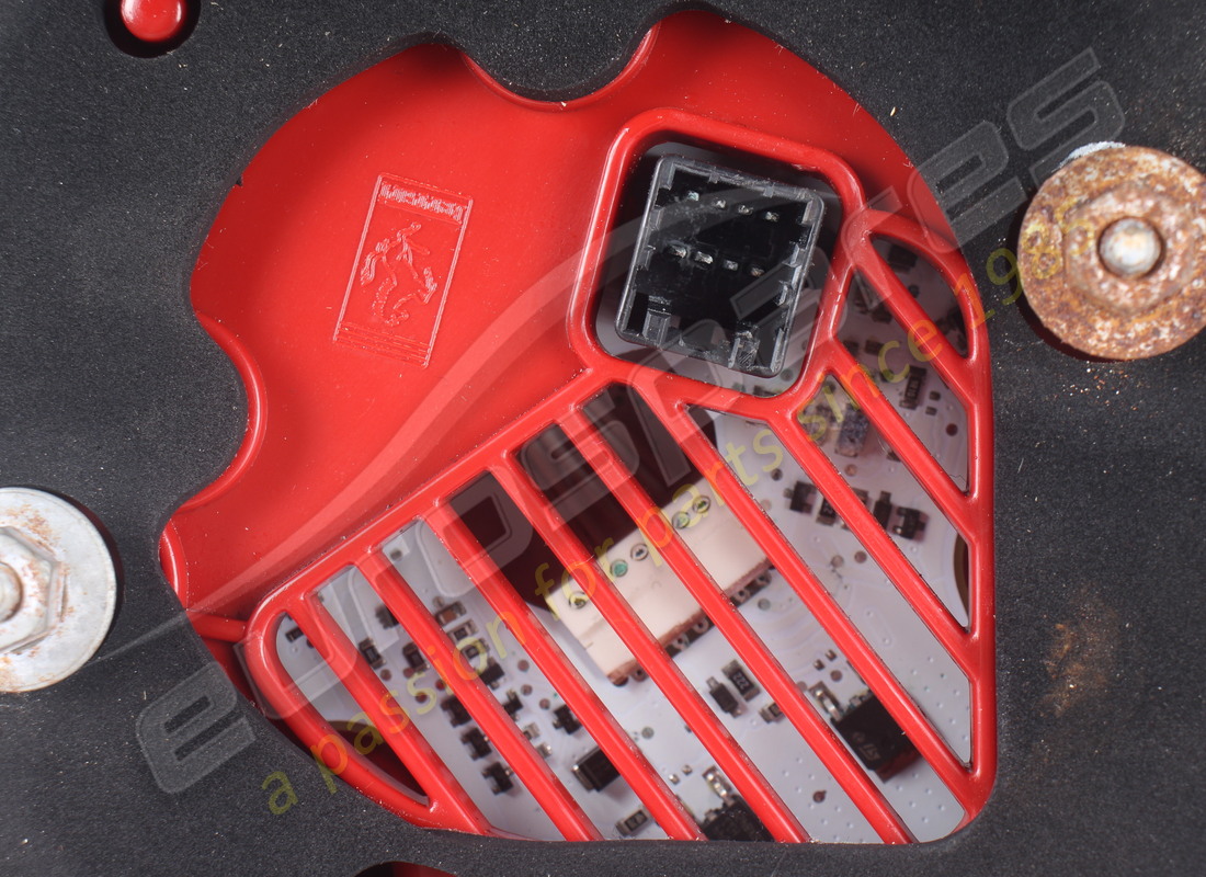 USADO FERRARI LUZ TRASERA DERECHA, PIEZA MÓVIL. NÚMERO DE PIEZA 293289 (6) usado ferrari luz trasera derecha, pieza móvil. número de pieza 293289 (6)