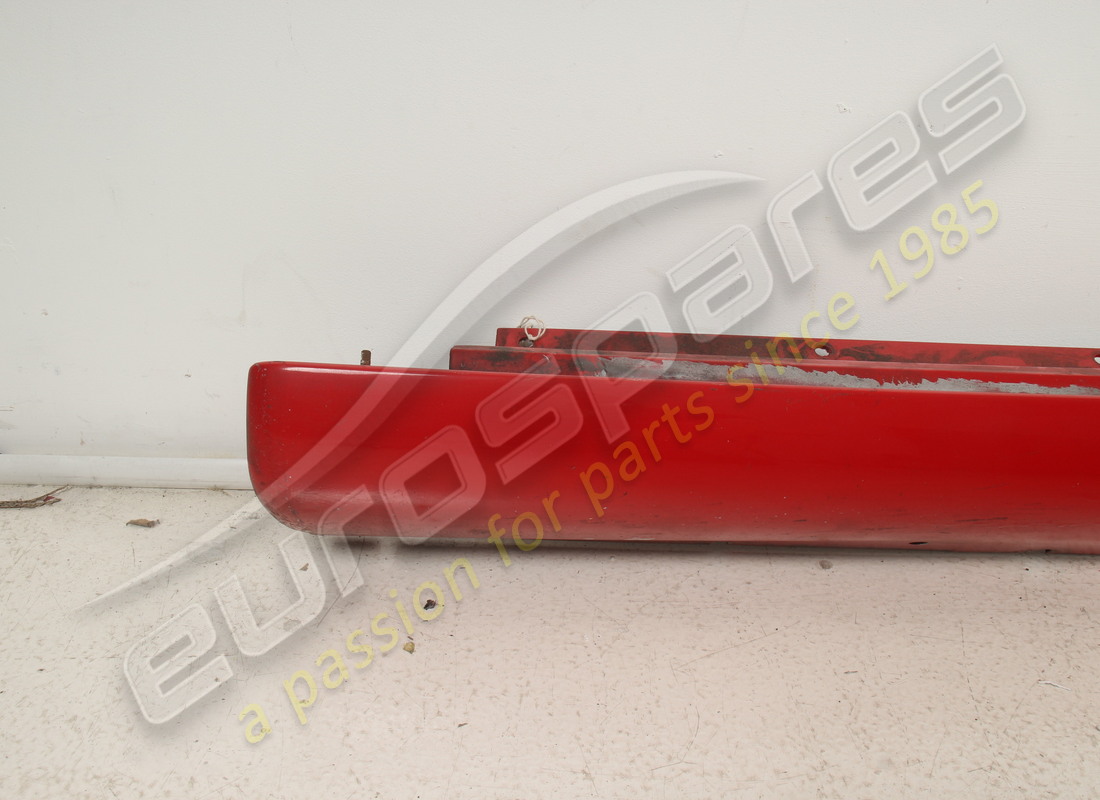 revestimiento debajo de la puerta ferrari lh usado. número de parte 66099510 (2)