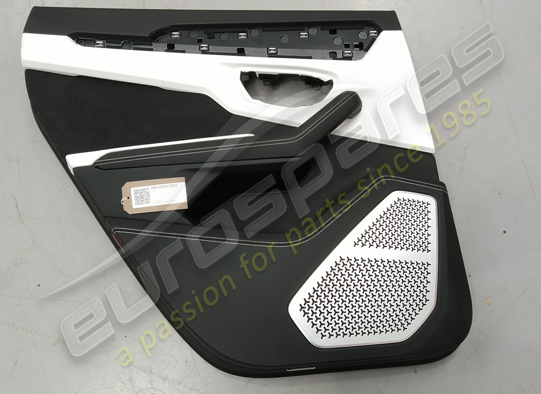 panel de puerta lamborghini usado. número de parte 4ml868007001 (1)