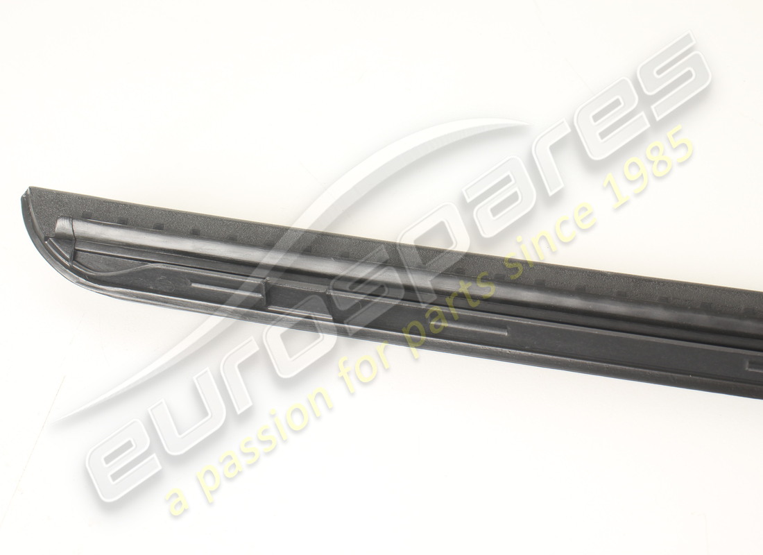 nueva moldura izquierda maserati. número de parte 670142160 (2)