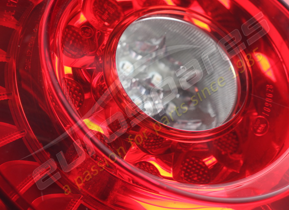 USADO FERRARI LUZ TRASERA DERECHA, PIEZA MÓVIL. NÚMERO DE PIEZA 293289 (9) usado ferrari luz trasera derecha, pieza móvil. número de pieza 293289 (9)