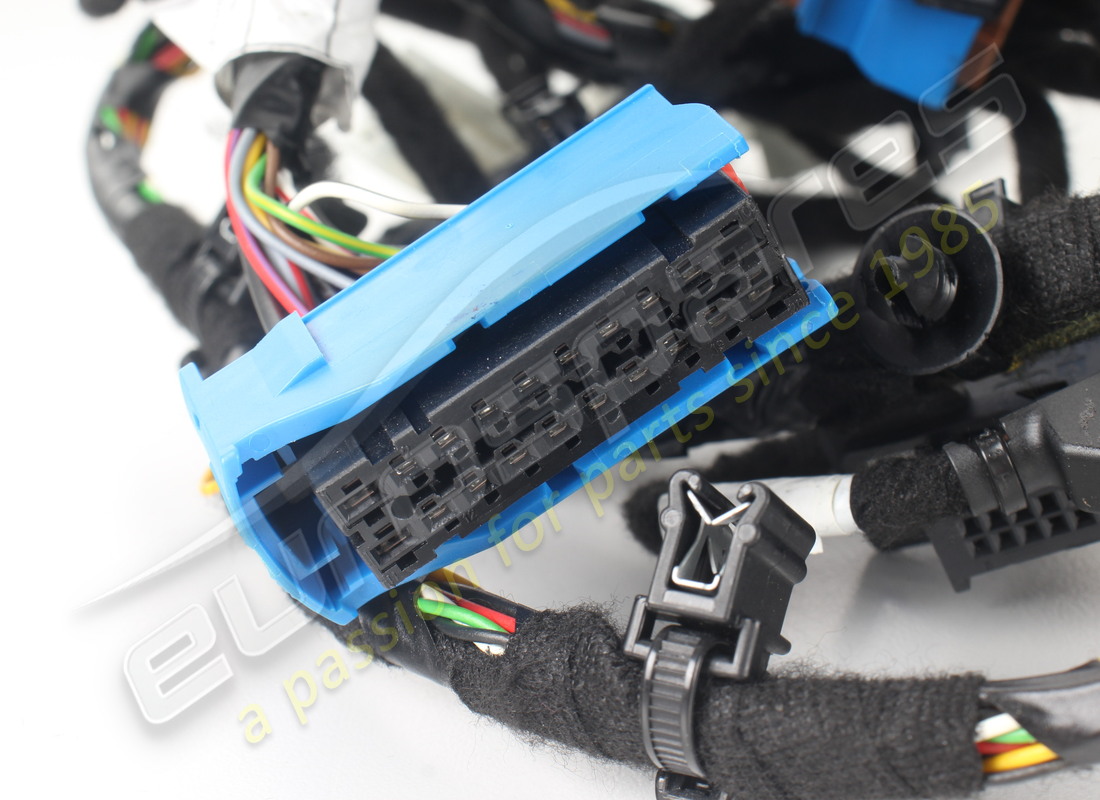 ARNÉS DE CABLEADO DE CONSOLA USADO MASERATI. NÚMERO DE PIEZA 670038106 (3) arnés de cableado de consola usado maserati. número de pieza 670038106 (3)