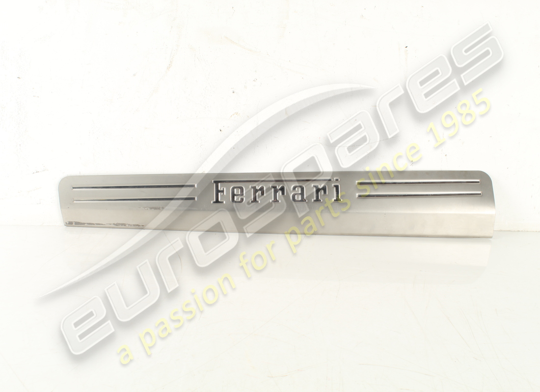 PLACA DE RACOR DERECHA Ferrari USADA. NÚMERO DE PARTE 81361800 (1)