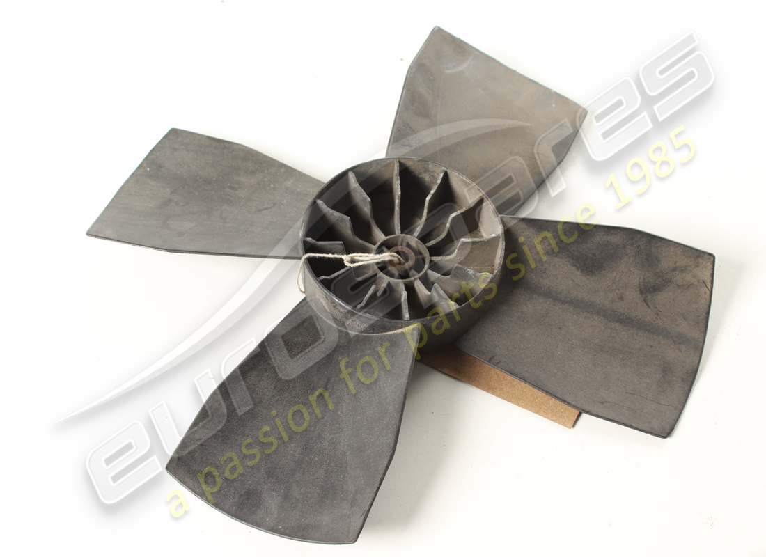 hoja de ventilador ferrari usada. número de parte 122953 (2)