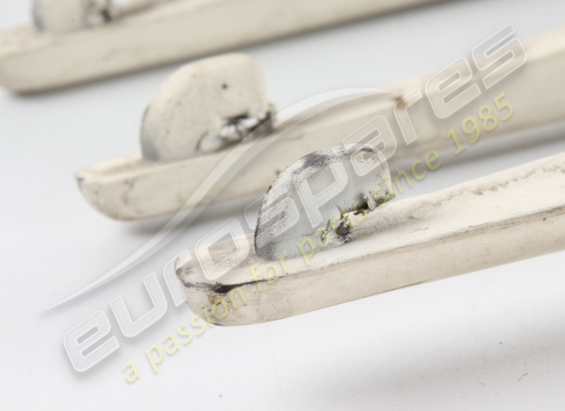 nueva (otra) ferrari rejilla de alerón trasero derecho. número de pieza 62529610 (4)