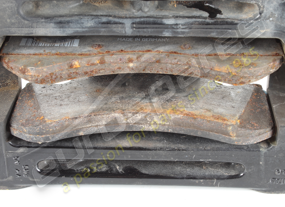 PINZA DELANTERA CCB LAMBORGHINI USADA. NÚMERO DE PARTE 470615106P (6) pinza delantera ccb lamborghini usada. número de parte 470615106p (6)