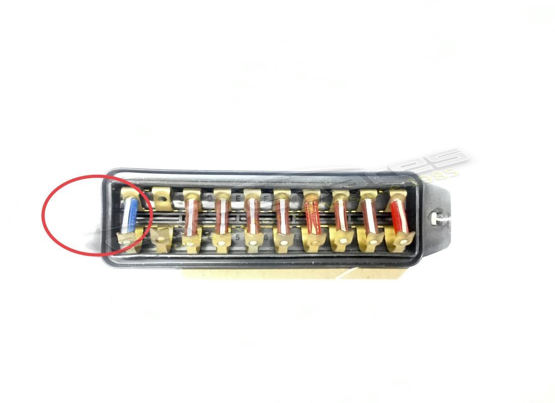 CAJA DE FUSIBLES Ferrari USADA. NÚMERO DE PARTE 116602 (1)