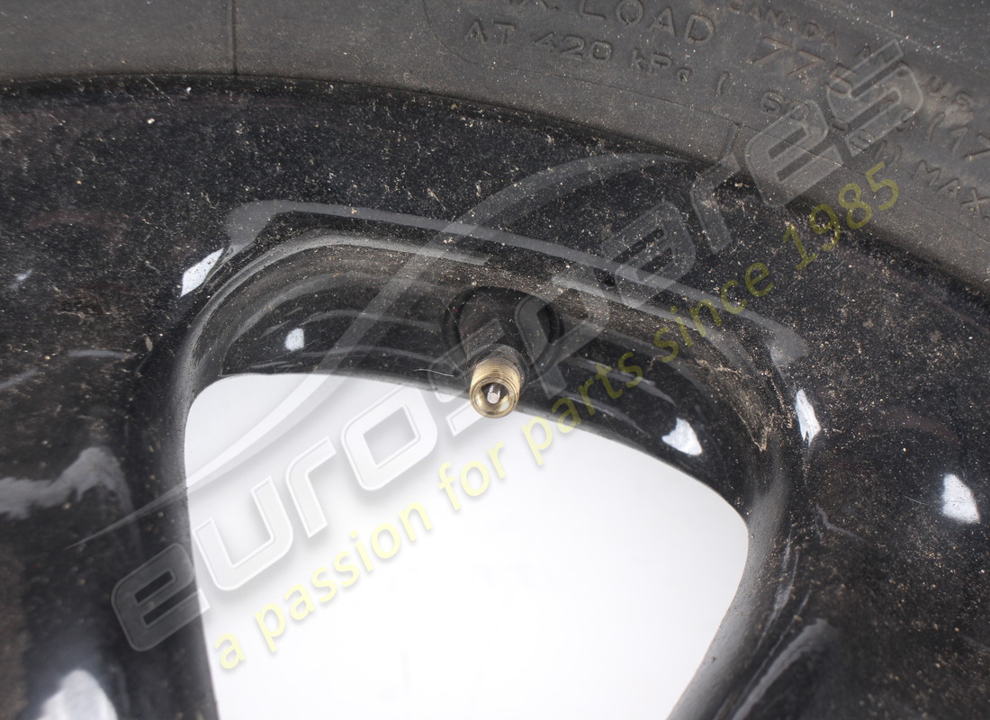 RUEDA DE REPUESTO MASERATI USADA CON NEUMÁTICO. NÚMERO DE PARTE 377230019 (2) rueda de repuesto maserati usada con neumático. número de parte 377230019 (2)