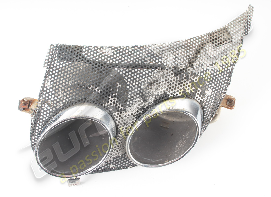 tapa de escape izquierda usada maserati. número de pieza 670104469 (2)