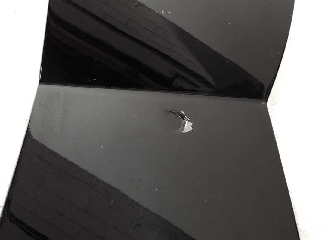 spoiler trasero lamborghini dañado. número de parte 470827933 (3)