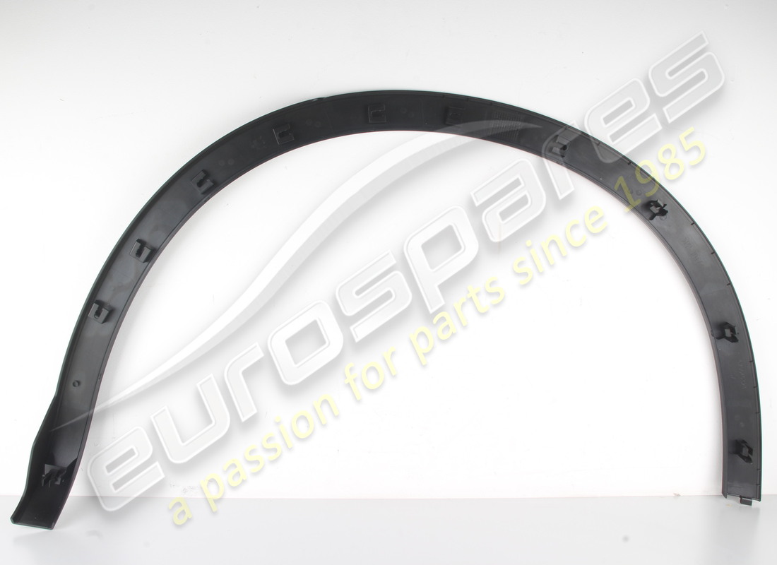 nueva moldura del paso de rueda trasero derecho maserati. número de pieza 670168153 (1)