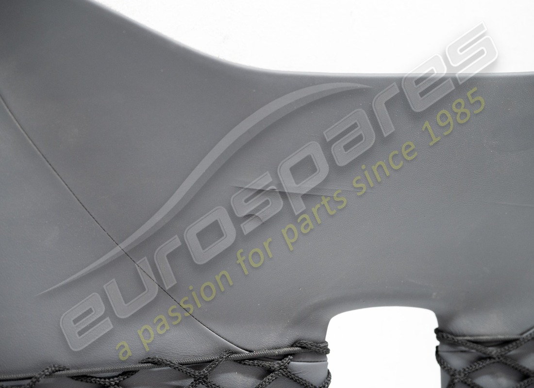 EMBELLECEDOR DE MAMPARA TRASERA FERRARI USADO. NÚMERO DE PIEZA 845310.. (3) embellecedor de mampara trasera ferrari usado. número de pieza 845310.. (3)