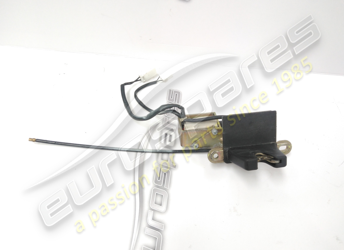 cerradura de maletero usada maserati. número de pieza 374730108 (3)