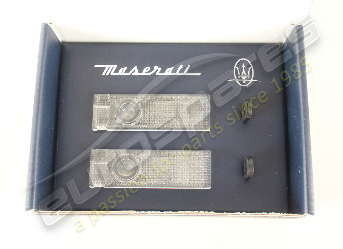 nuevo kit de luces de cortesía con logotipo maserati. número de pieza 940001126 (2)