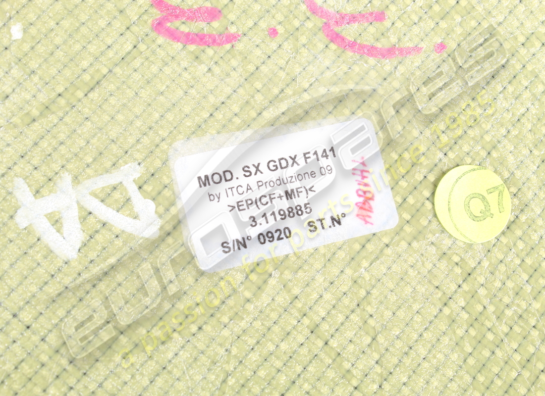 MOLDURA FERRARI RH USADA -VERSIO CARBONO. NÚMERO DE PARTE 69374900 (7) moldura ferrari rh usada -versio carbono. número de parte 69374900 (7)