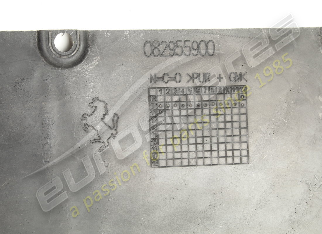 protección central de bajos ferrari usada. número de parte 82884900 (7)