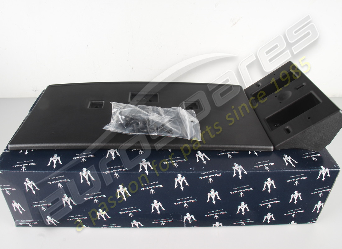 new maserati plate frame usa (ll0 ll4). part number 670137715 (1)