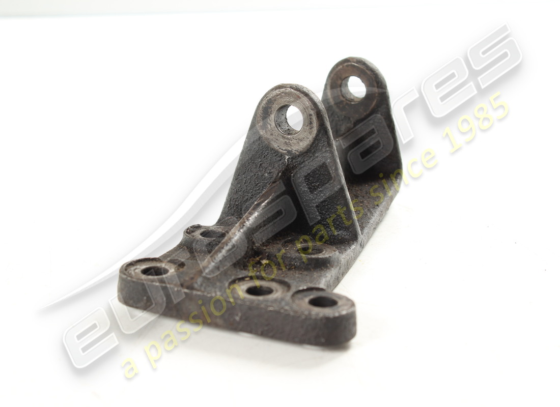 SOPORTE INFERIOR DEL ALTERNADOR Lamborghini USADO. NÚMERO DE PARTE 001604488 (1)