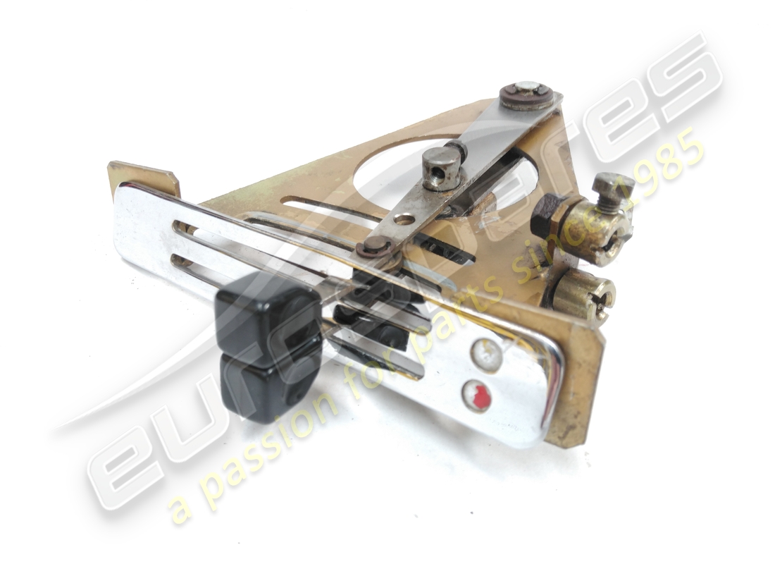 UTILIZADO Maserati SOPORTE COMPLESSIVO E LEVE COMANDO STARTER E RISCALDAMENTO PER GUIDA DESTRA . NÚMERO DE PIEZA 117BV77222 (1)