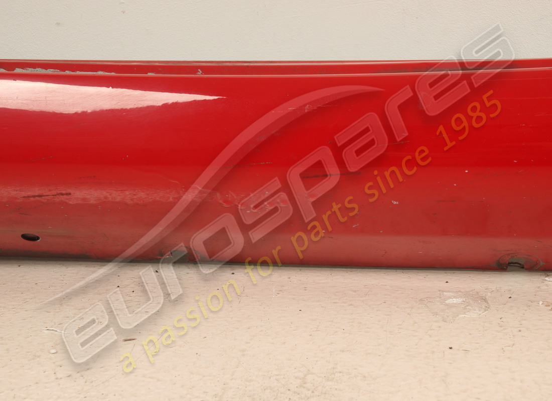 revestimiento debajo de la puerta ferrari lh usado. número de parte 66099510 (3)