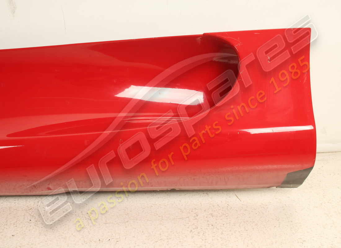 revestimiento debajo de la puerta ferrari lh usado. número de parte 66099510 (6)