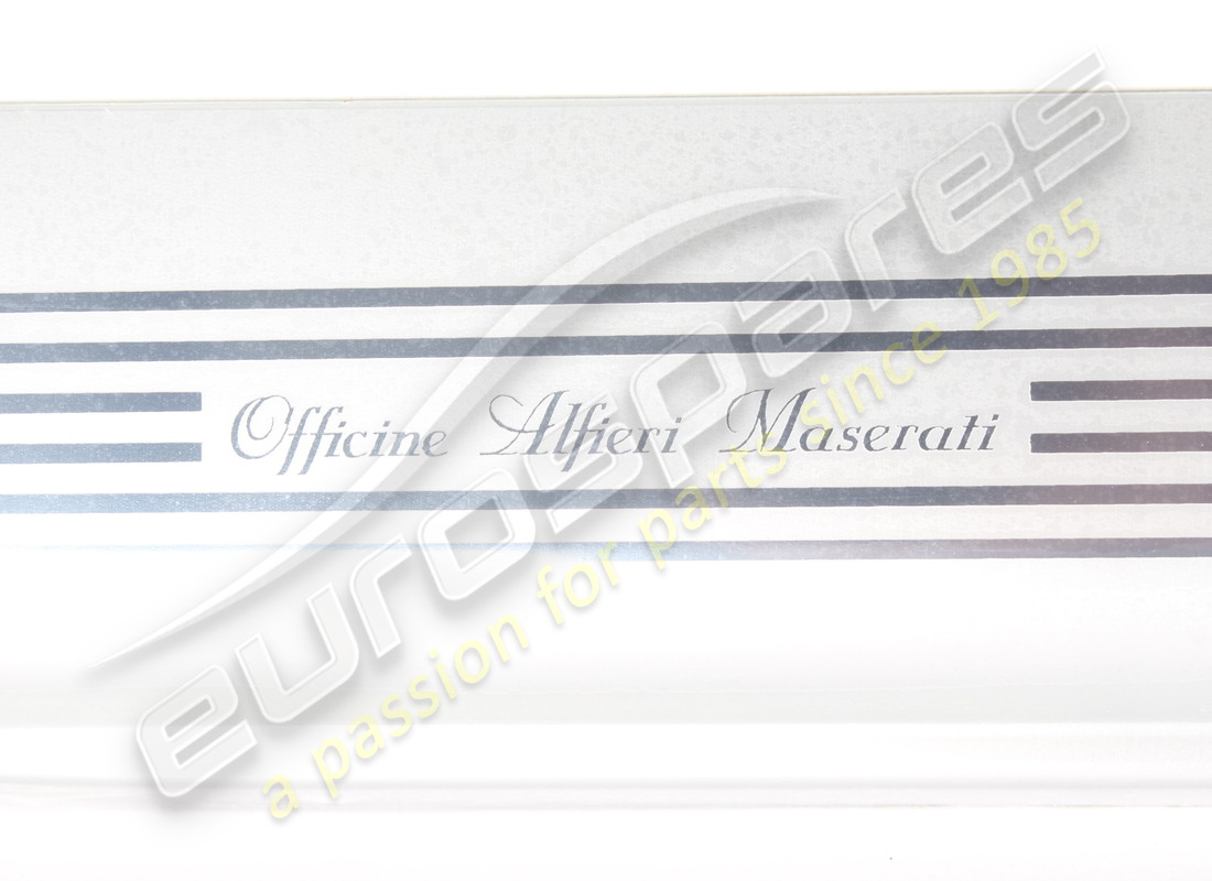 nueva moldura derecha bajo puerta maserati. número de pieza 386100394 (2)