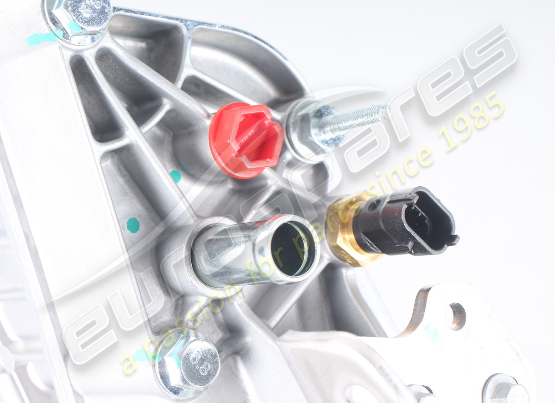 INTERCAMBIADOR Y FILTRO DE ACEITE NUEVOS MASERATI. NÚMERO DE PIEZA 673010882 (5) intercambiador y filtro de aceite nuevos maserati. número de pieza 673010882 (5)