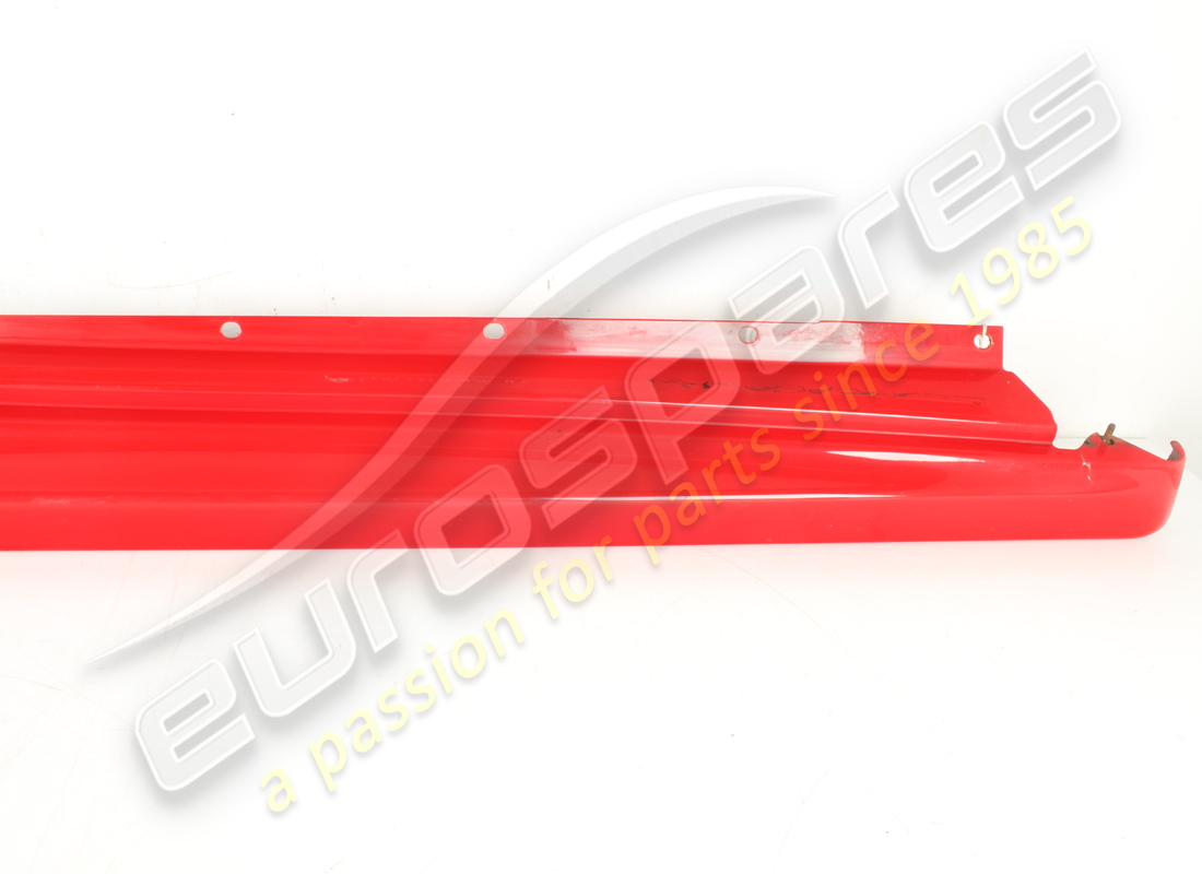 revestimiento bajo puerta rh ferrari usado. número de parte 69831610 (3)