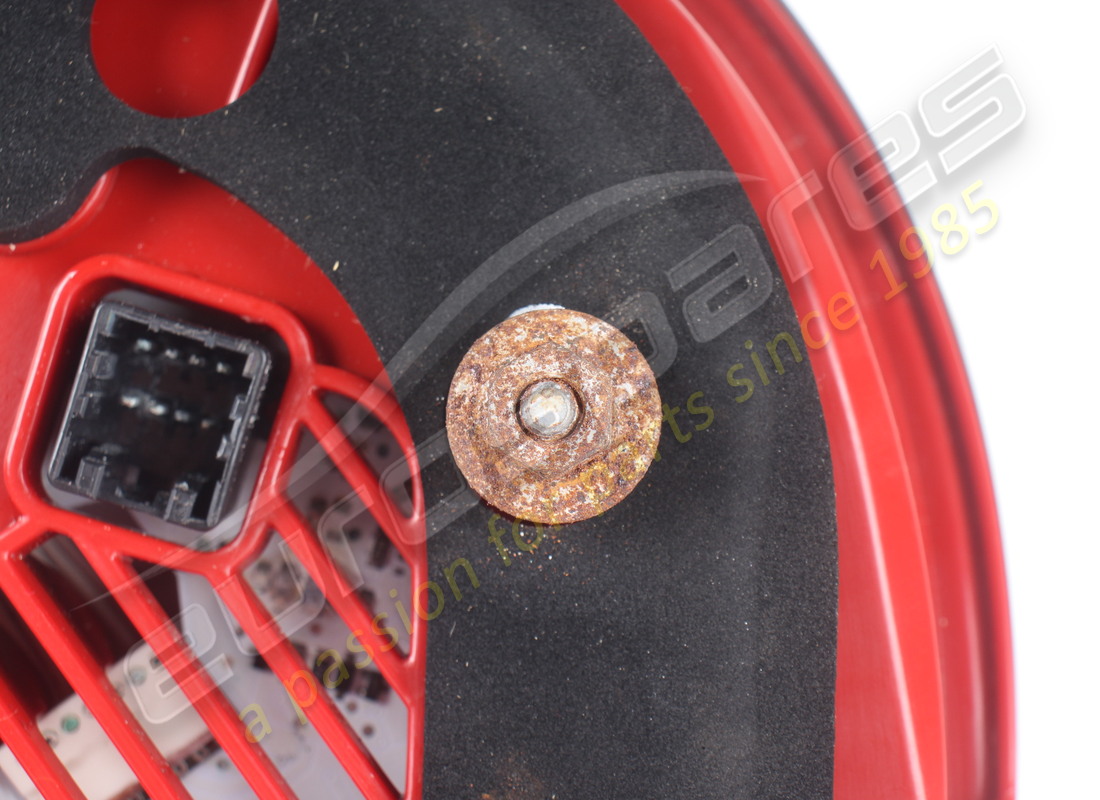 USADO FERRARI LUZ TRASERA DERECHA, PIEZA MÓVIL. NÚMERO DE PIEZA 293289 (7) usado ferrari luz trasera derecha, pieza móvil. número de pieza 293289 (7)