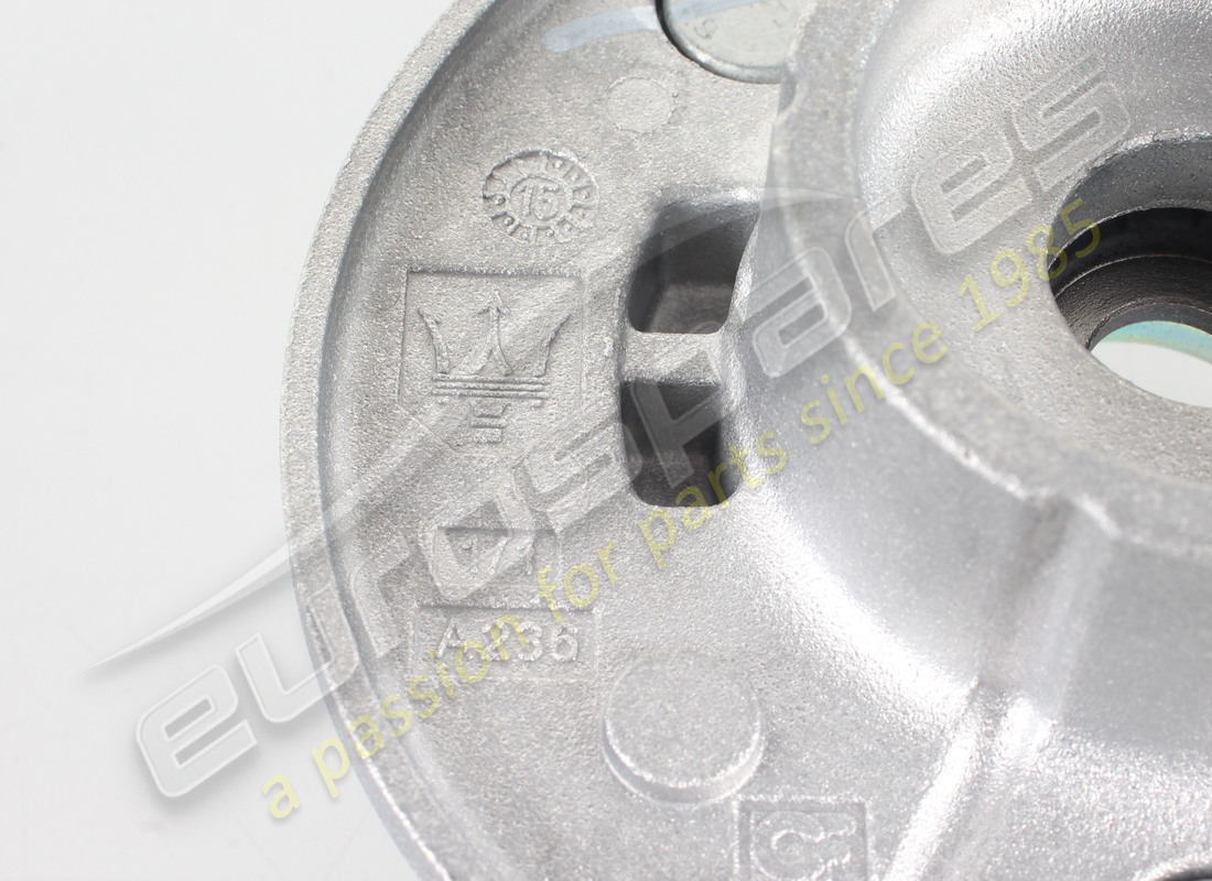 nuevo maserati soporte superior. número de pieza 670034710 (3)