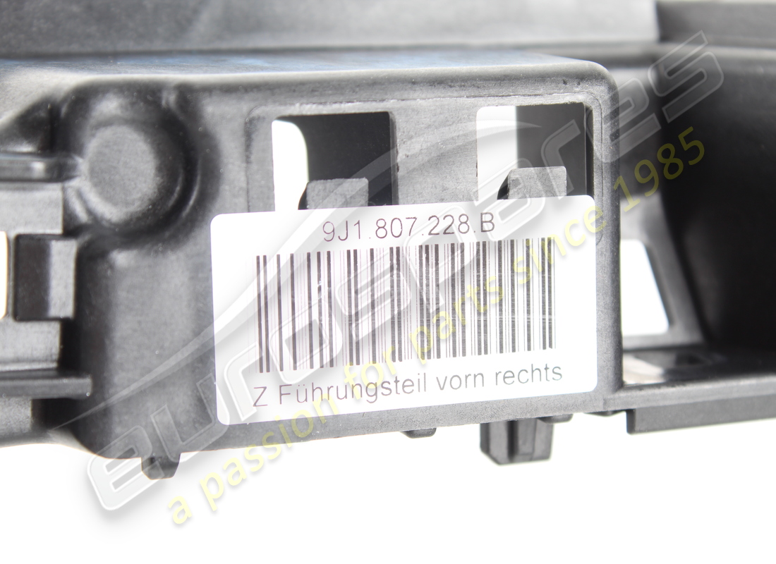 NUEVO SOPORTE PORSCHE PARA CUBIERTA DE PARACHOQUES. NÚMERO DE PIEZA 9J1807228B (3) nuevo soporte porsche para cubierta de parachoques. número de pieza 9j1807228b (3)